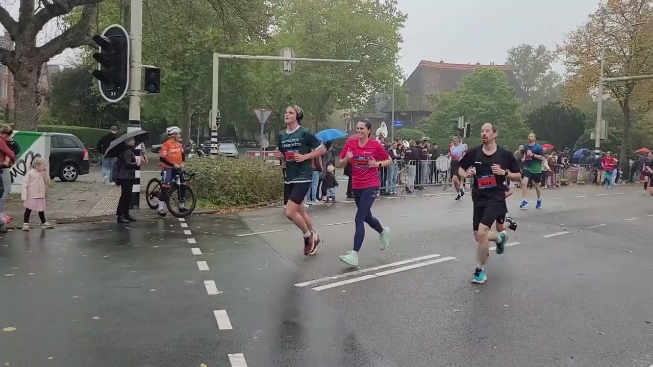 2025EP008 supporting the runners doing the 4 mile run (4 mijl)