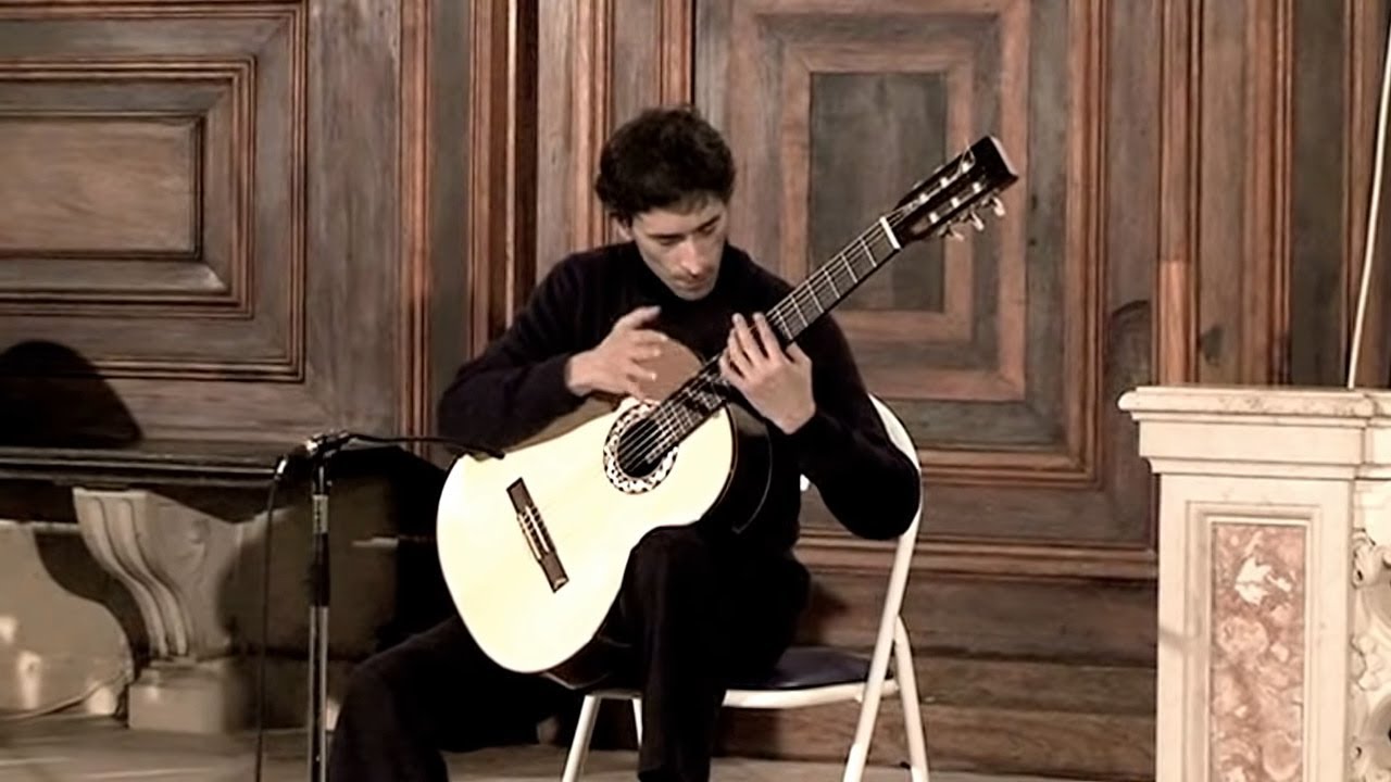 Roland Dyens - Triaela III. Clown Down (Gismonti au Cirque)
