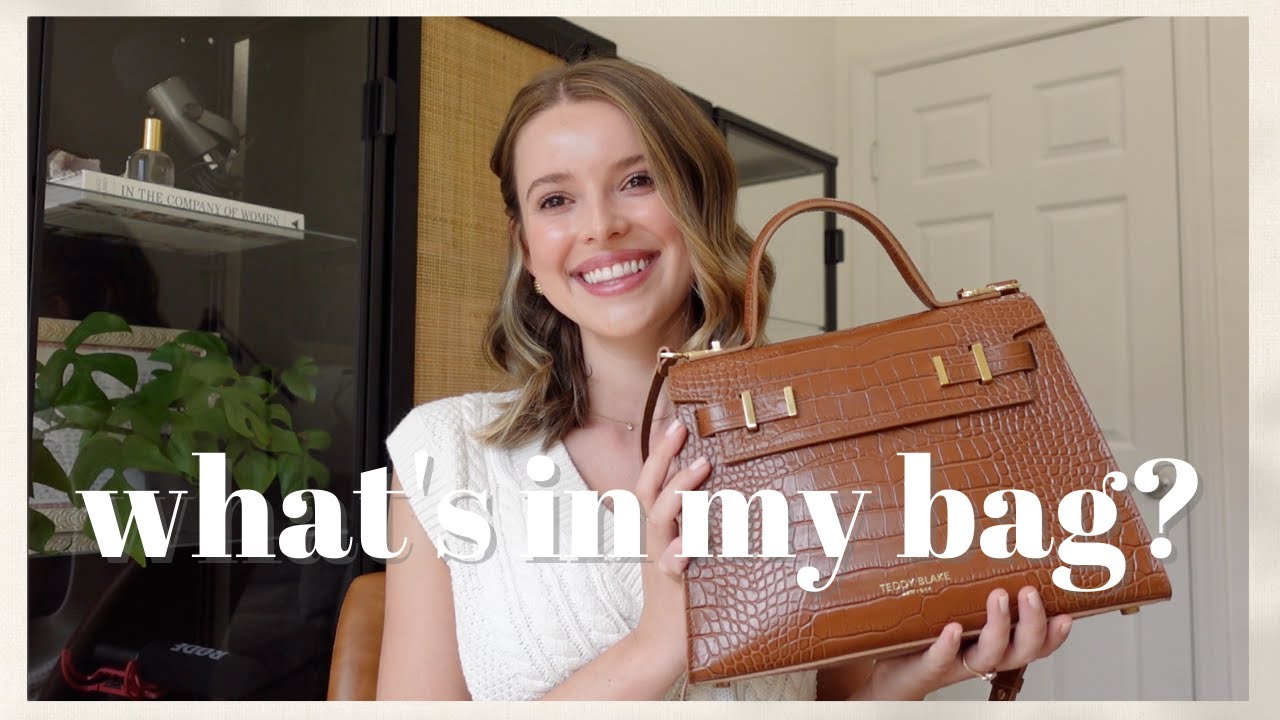 What's in my Bag? (A THROWBACK VIDEOOOOO)