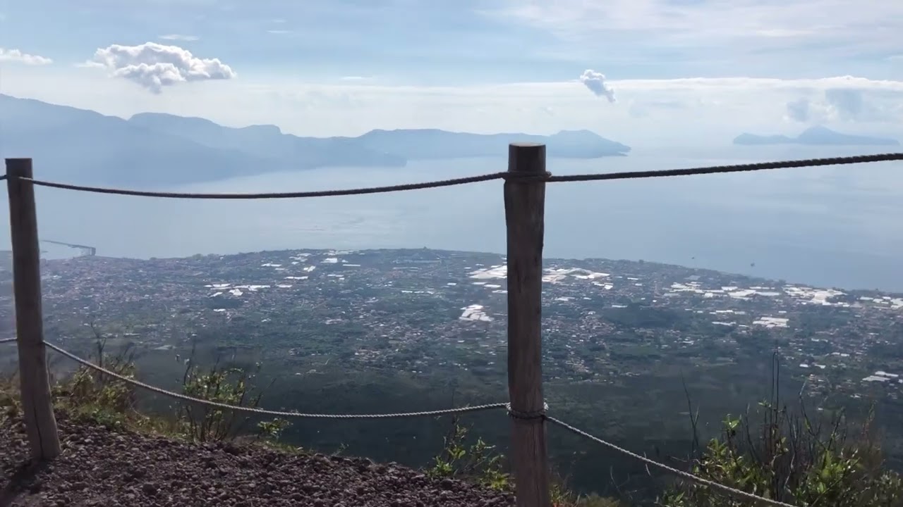 HIKING MOUNT VESUVIUS, AROUND THE CRATER