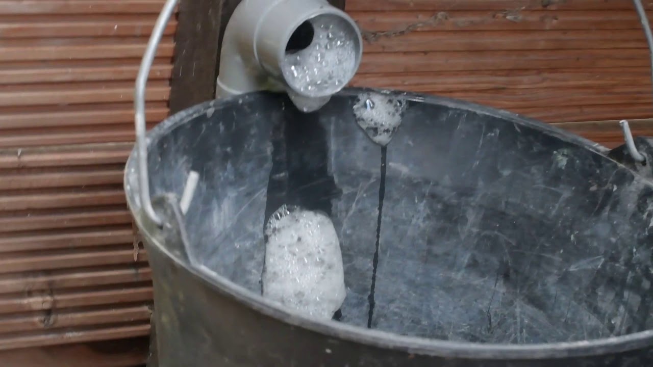 COMMENT ELIMINER LA MOUSSE, LES ALGUES FILAMENTEUSES DANS SON BASSIN AVEC UN ECUMEUR