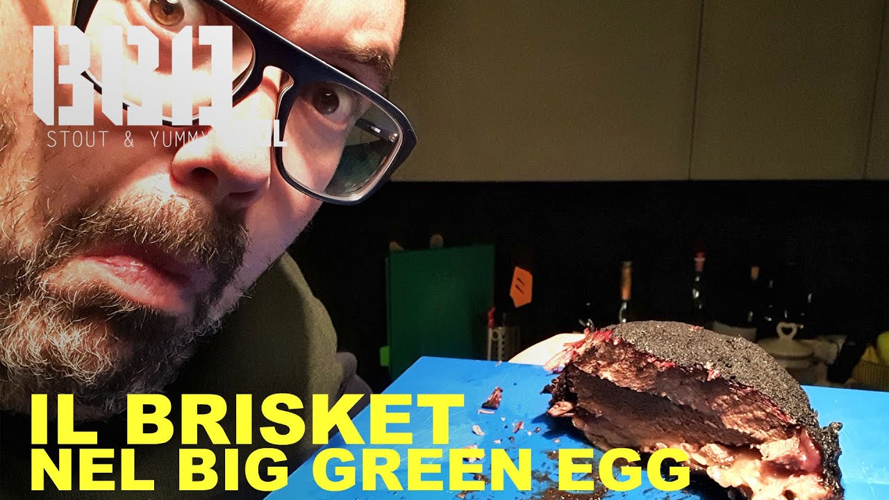 Il brisket al barbecue. Un cappello del prete esagerato sul Big Green Egg