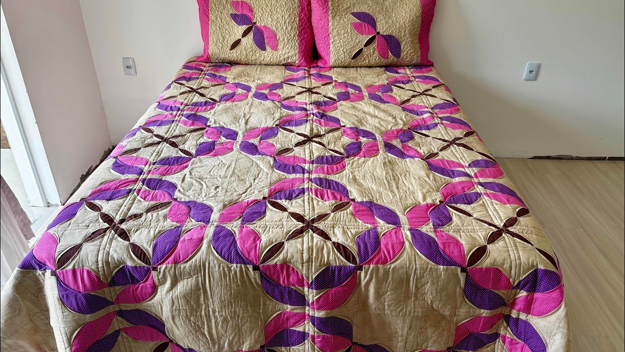 Cobre leito em patchwork, com blocos de libélulas. Venha aprender 