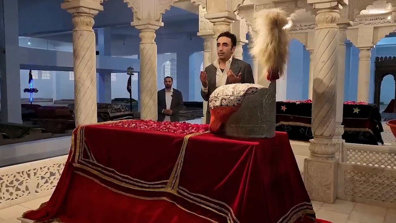 Bilawal Bhutto offers prayers at the Bhutto family mausoleum