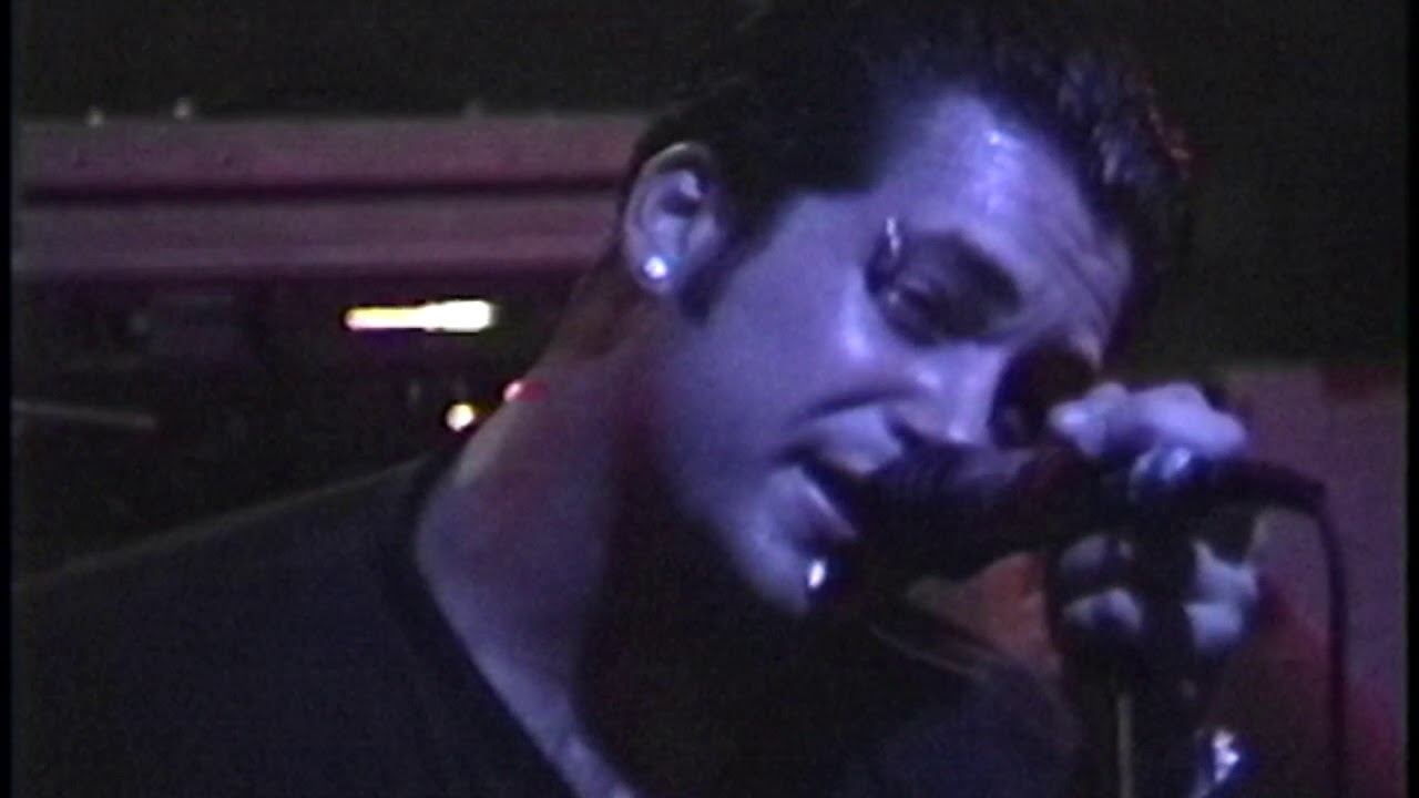 Snot plays Toes Tavern 1995