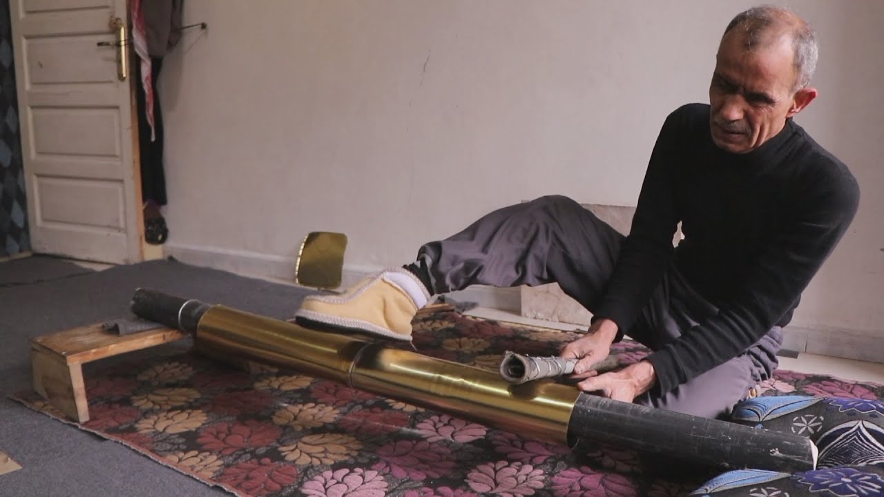 شاهد | كفيف في ريف حلب يصنع بواري الصوبيات اعتمادا على سمعه - صباح سوريا