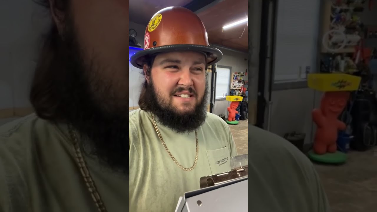 Рики и Роско организовали бойцовский клуб на работе?!