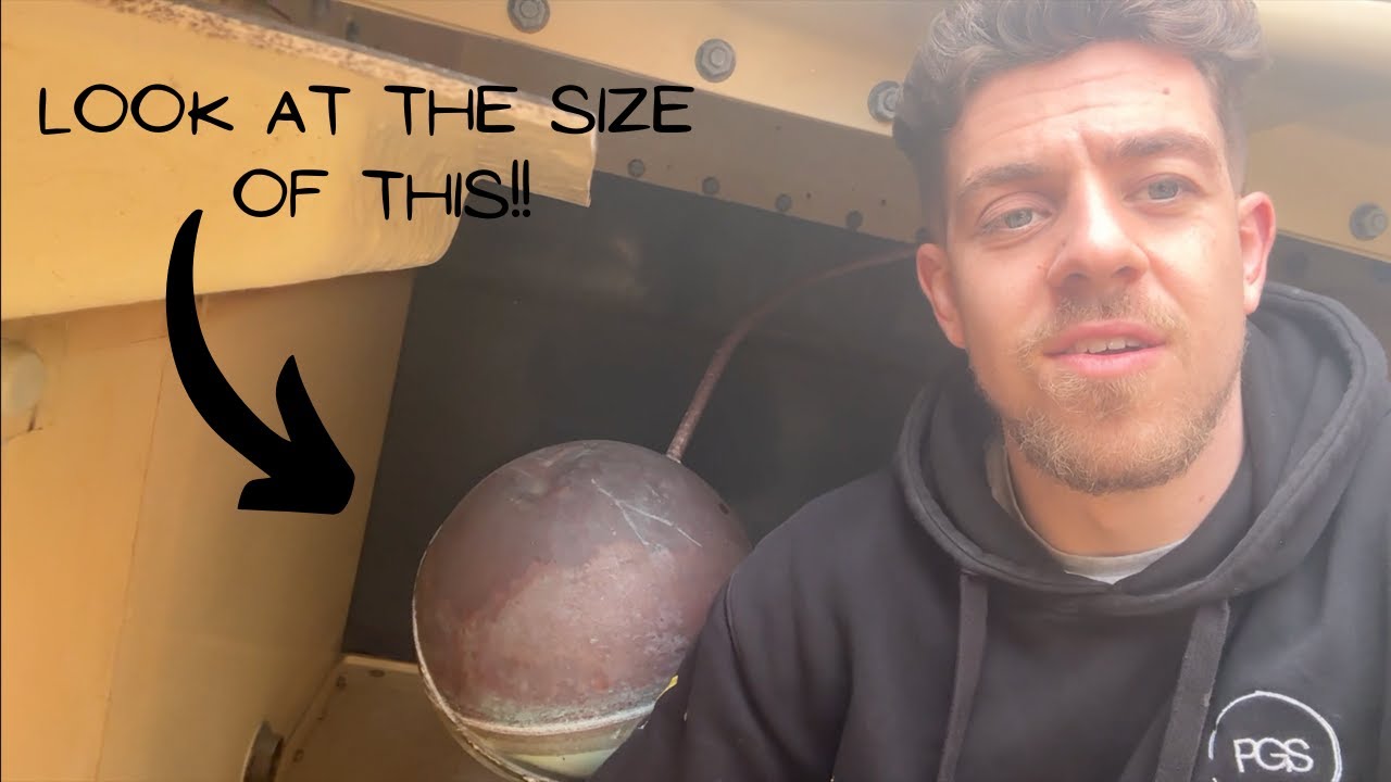 Cleaning A Hotels Cold Water Booster Tank!