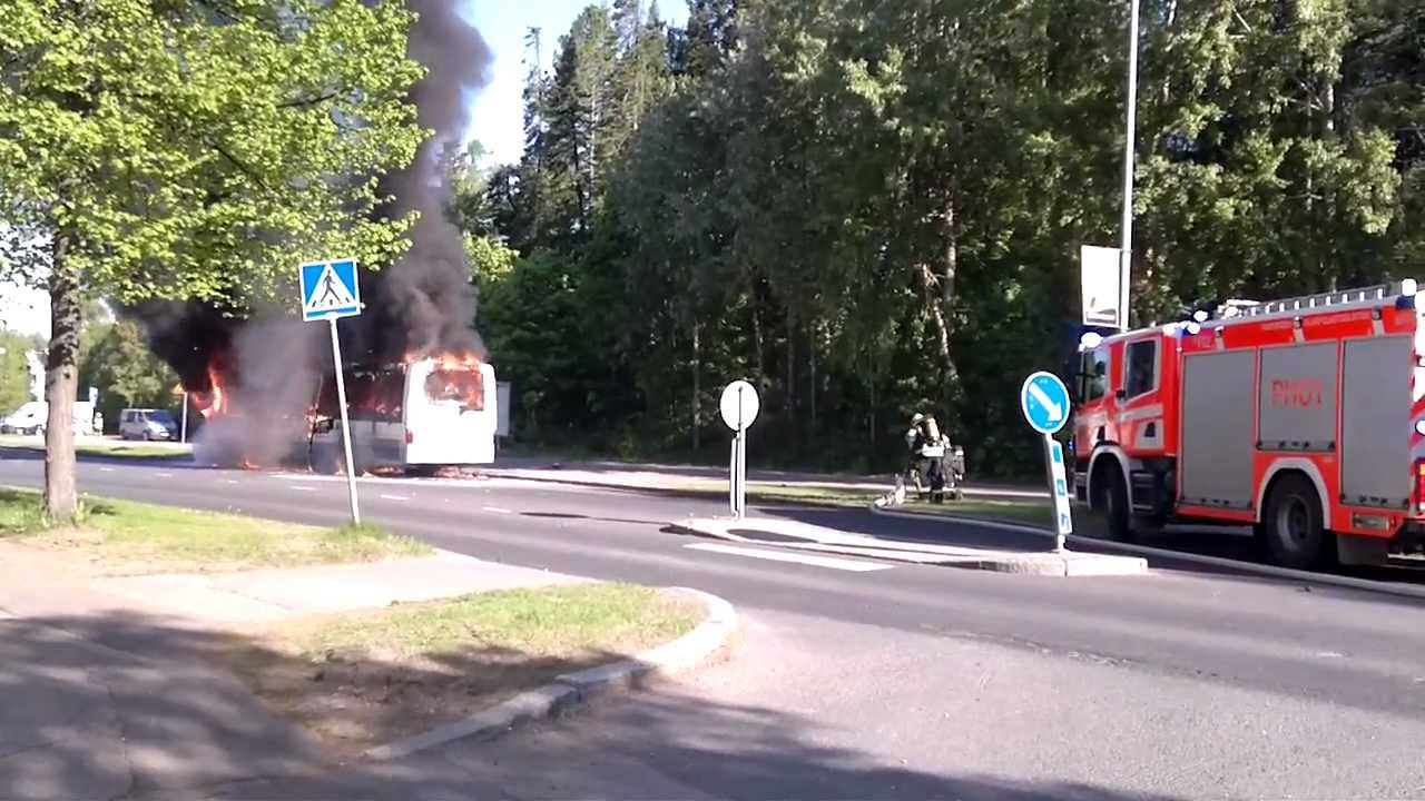 Paunun bussi tulessa 29.5.2012 Tampereella