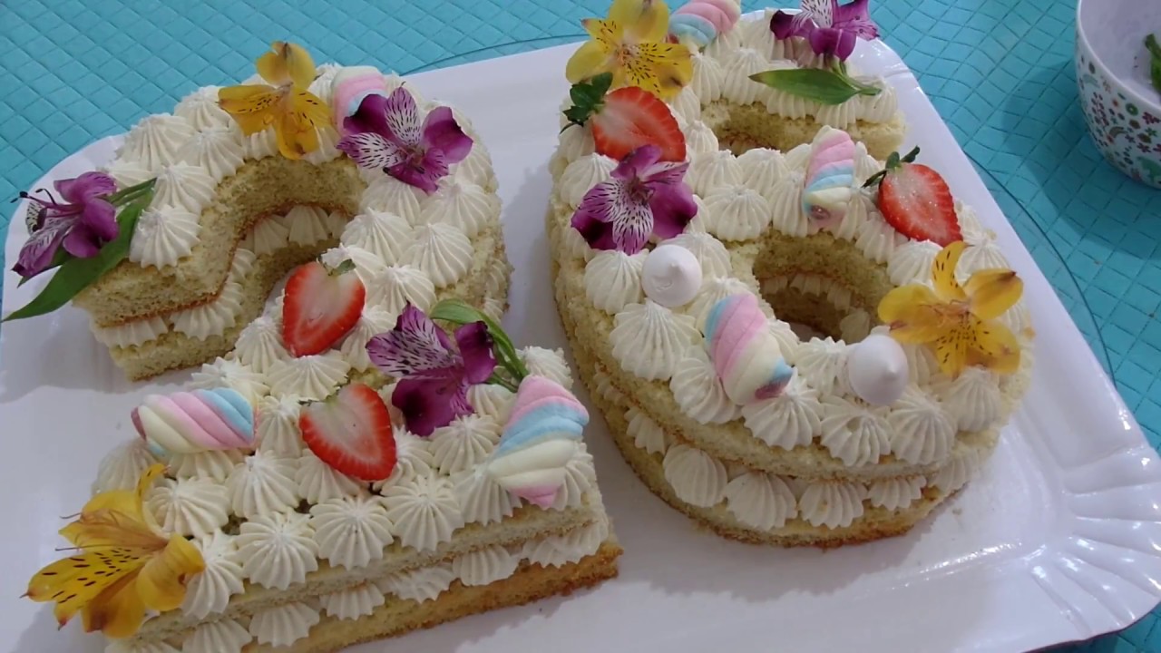 Bolo de Número com Leite Ninho e Morangos