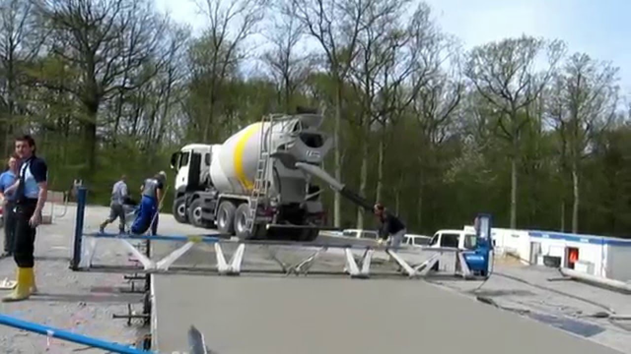 CONTEC Nivellier- und Glättwalze_Walzen von Beton im Straßenbau / Roller Screed
