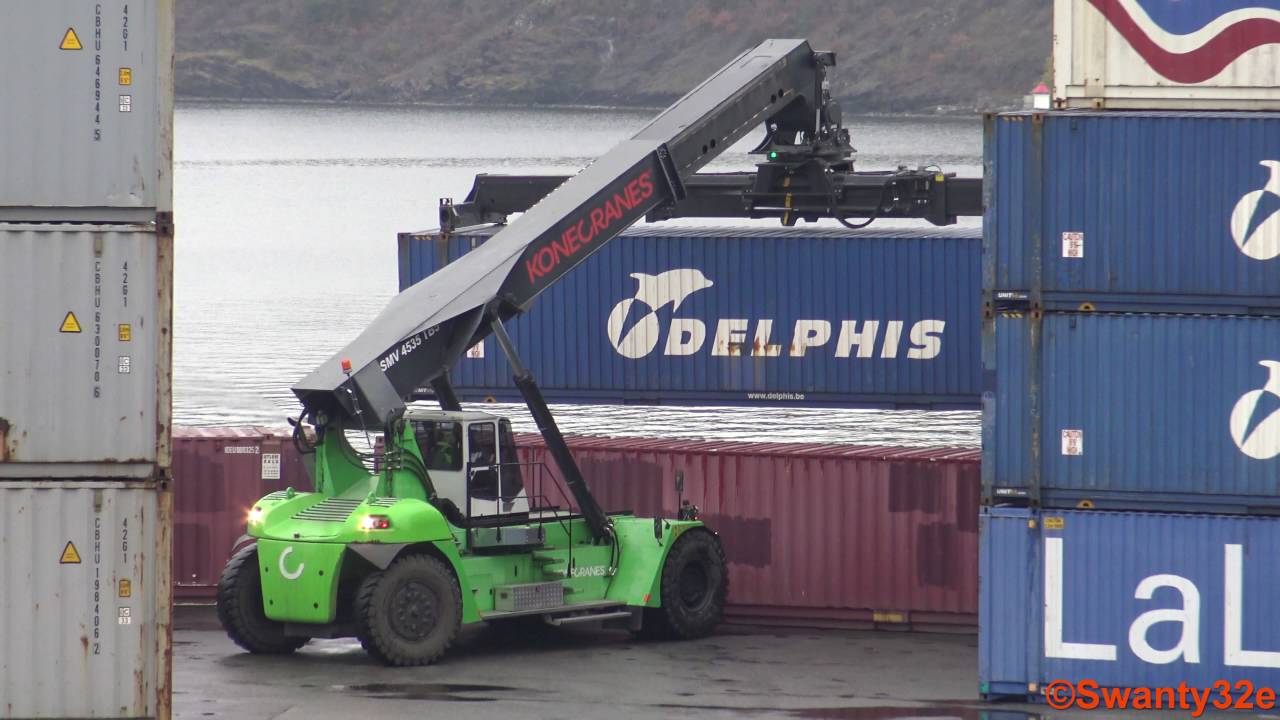 4K| SMV 4535 TB5 Reach Stacker Unloads & Loads Containers On Trucks