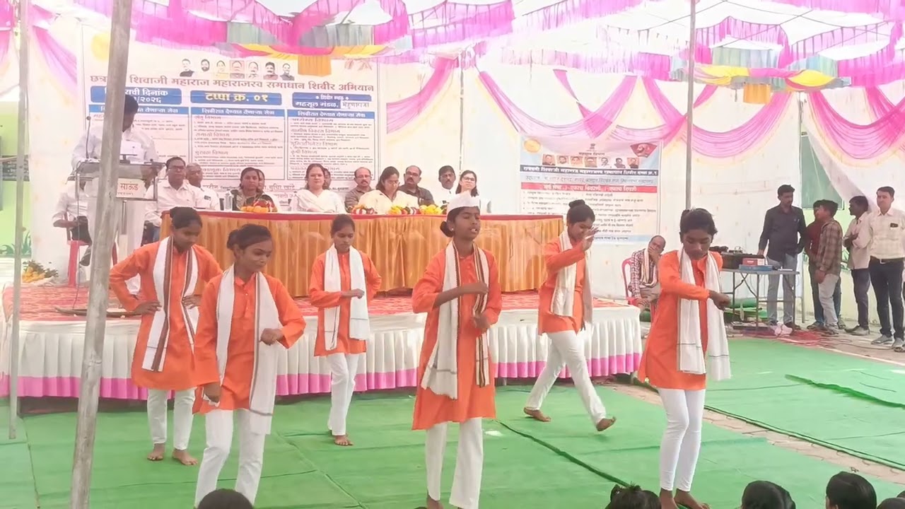 जिल्हा परिषद माध्यमिक शाळा मेहुणा राजा येथील मुलींनी नशा मुक्ती गीतावर अभिनय केला.
