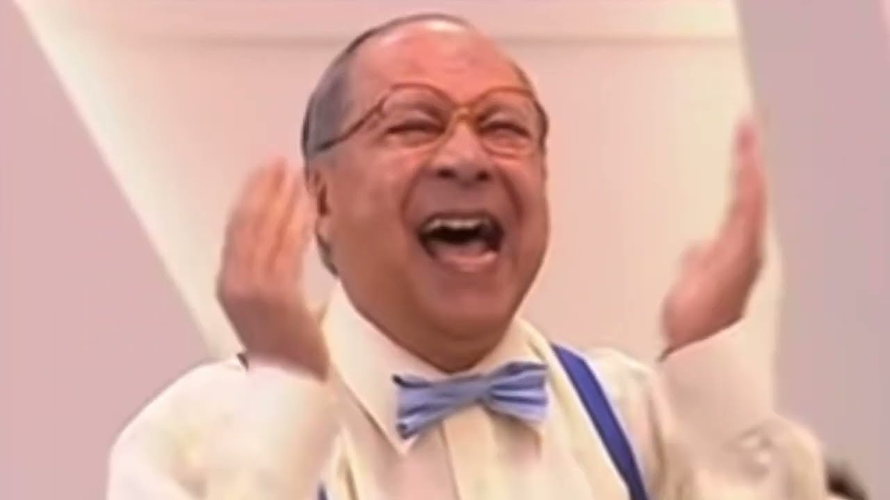 O Tonho dos Couros dar um presente para o Cândido Manso - Escolinha do Gugu
