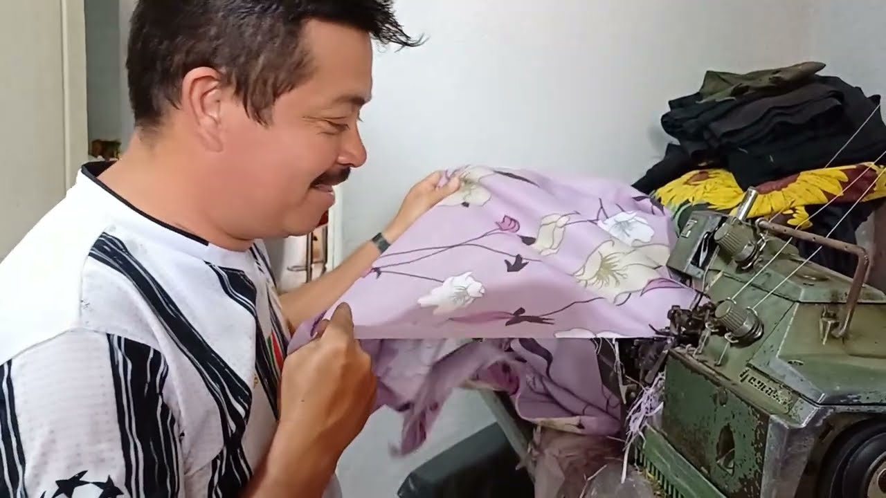 Adolfo cose unas cortinas para karen😱 sera este su nuevo trabajo? 🤔