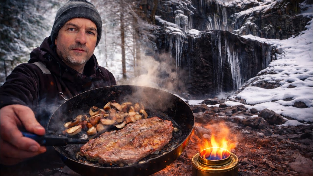 Kochen bei eisigem Wasserfall | Winter Outdoor 