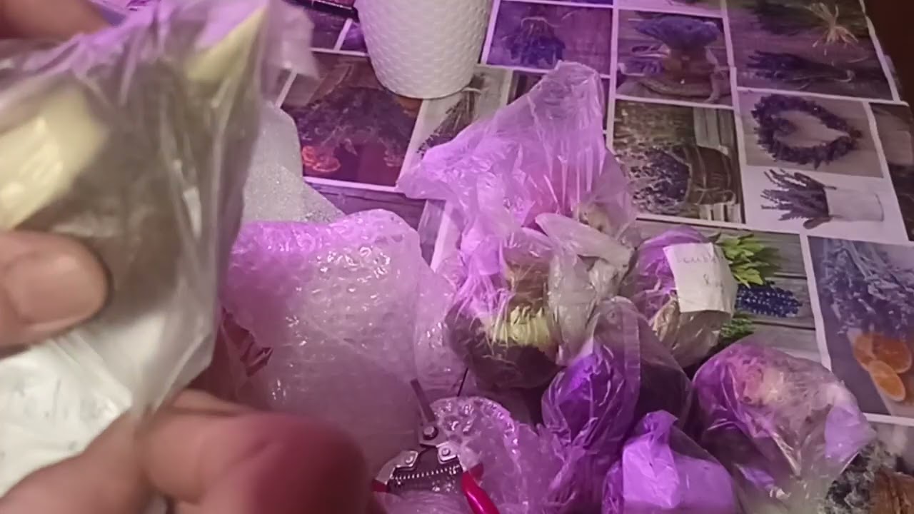 Распаковываю подарки и сама себе завидую))