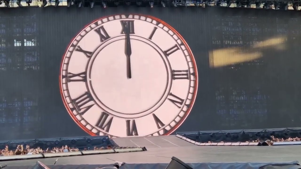 Taylor Swift - Intro/Miss Americana (Live Eras Tour Milan)
