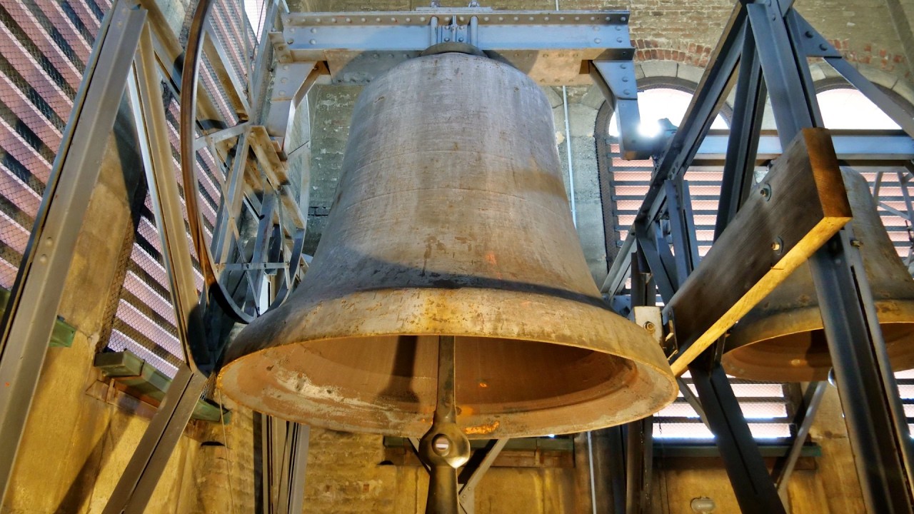 Augsburg (D - BY) Die Glocken der Stadtpfarrkirche Herz Jesu in Pfersee