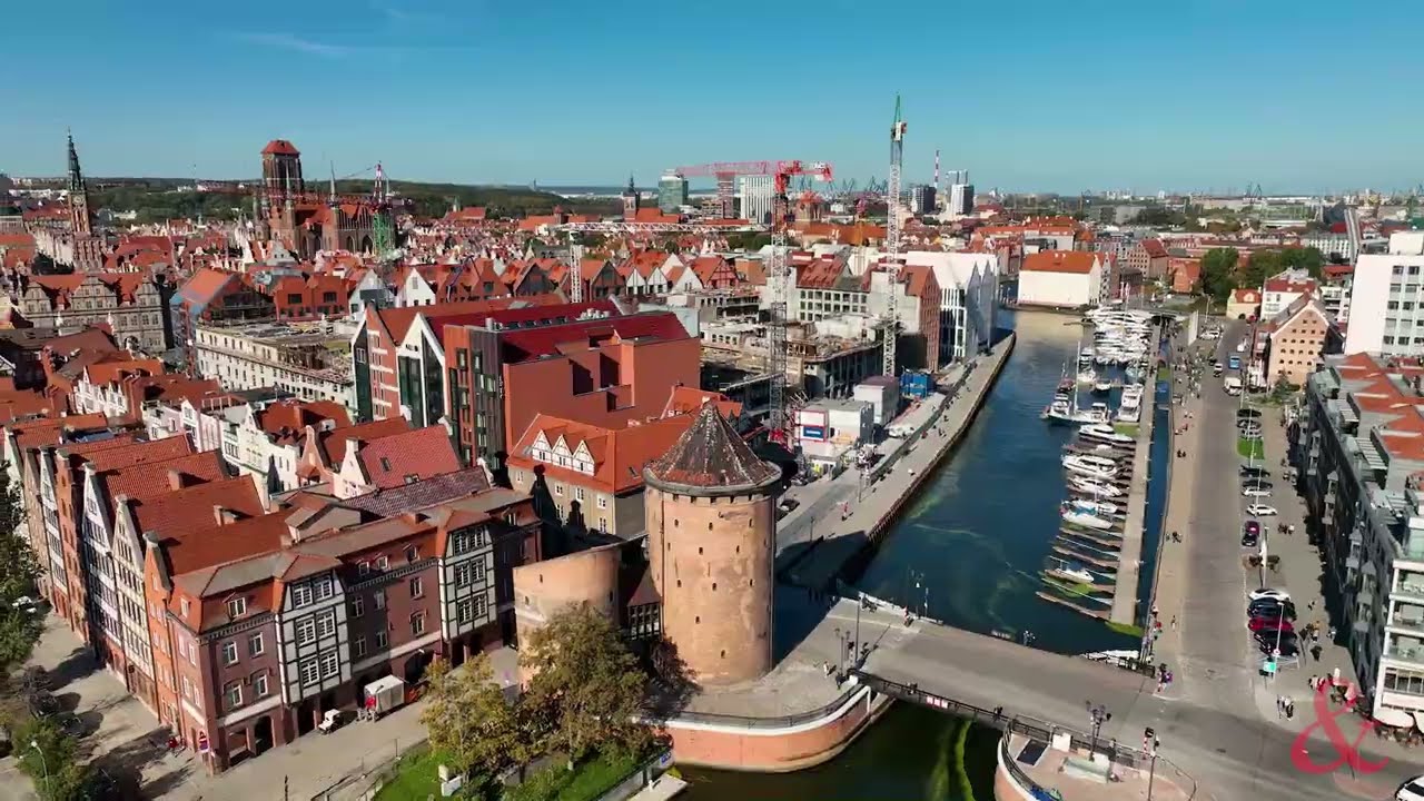 Gdańsk, Wyspa Spichrz&oacute;w by drone 4k