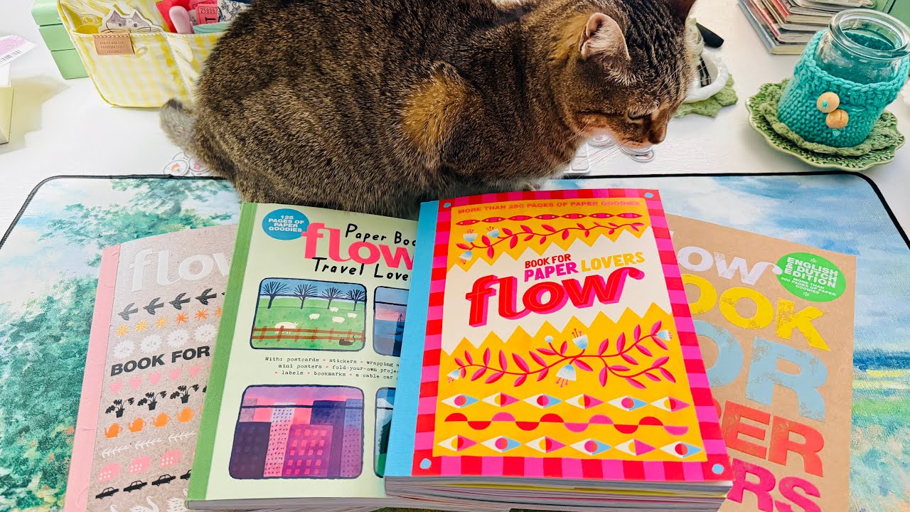 Новейшая книга Flow Books, а также некоторые предыдущие. 💕✅