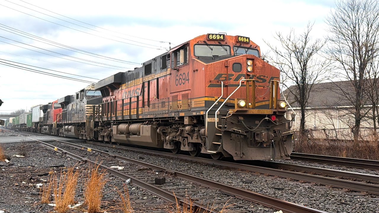 BNSF 6694 ES44C4 Leads NS 24X with CN 3020 ET44AC Trailing 3rd in South Plainfield, NJ 2/21/26