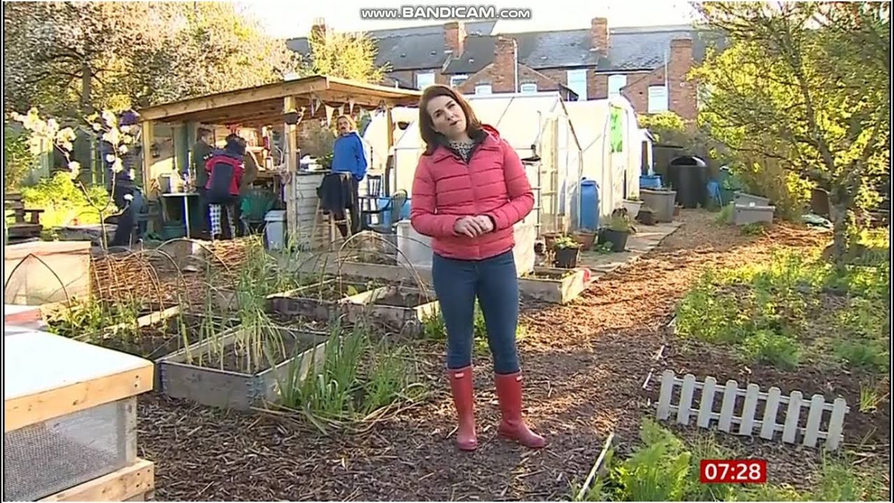 Nina Warhurst - Tight Jeans & Wellies - 25/4/22