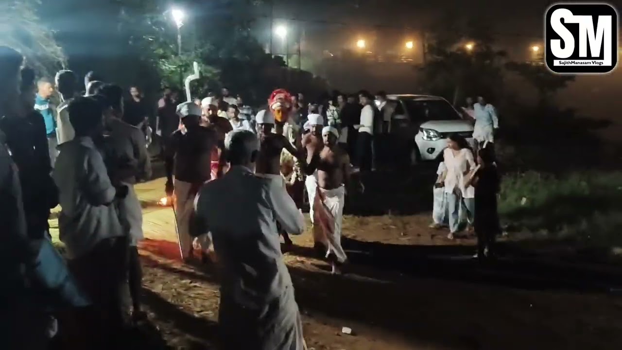 വേങ്ങേരി ശ്രീ ഭഗവതി ക്ഷേത്രം അമ്മയും  മകളും  നാട് വലം വെക്കുന്നു