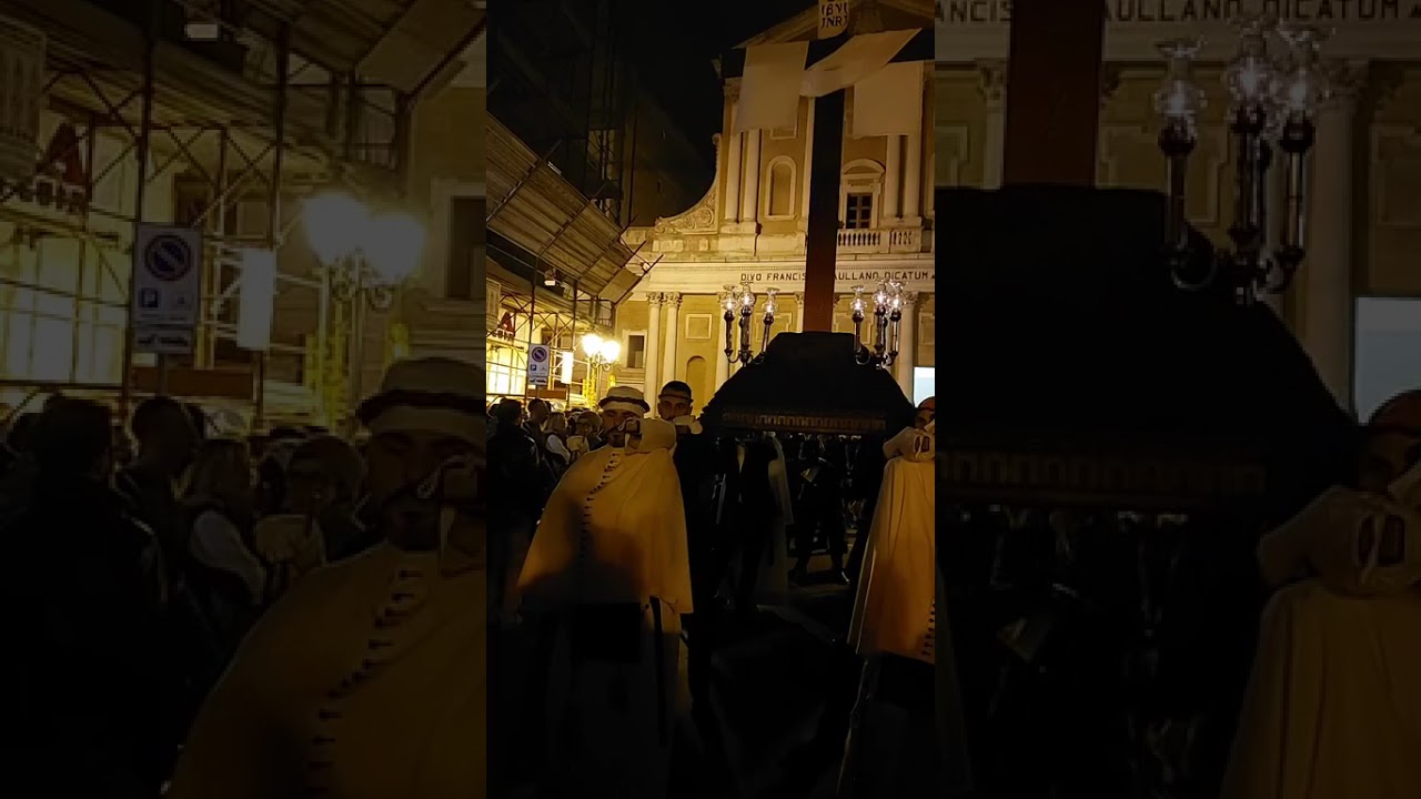Processione Misteri Taranto 2024. Sacra Sindone su nazzica sulle note di 