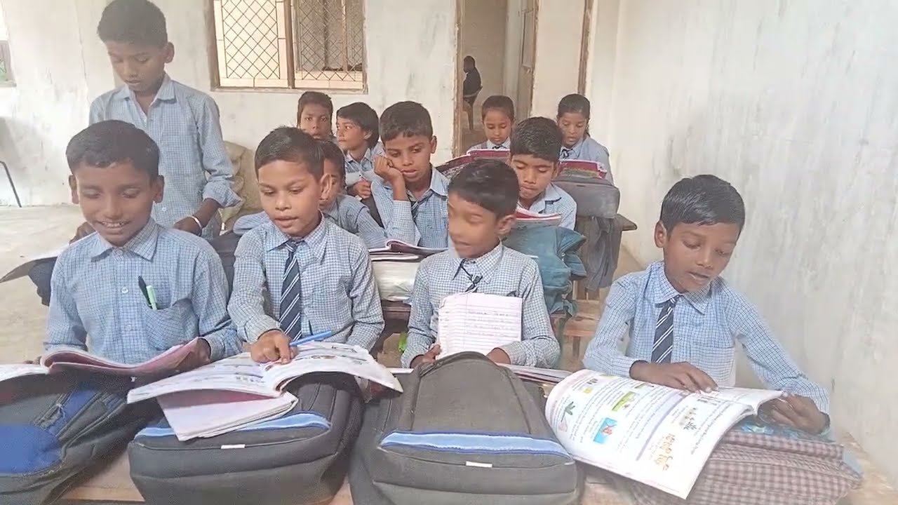 Children read book 