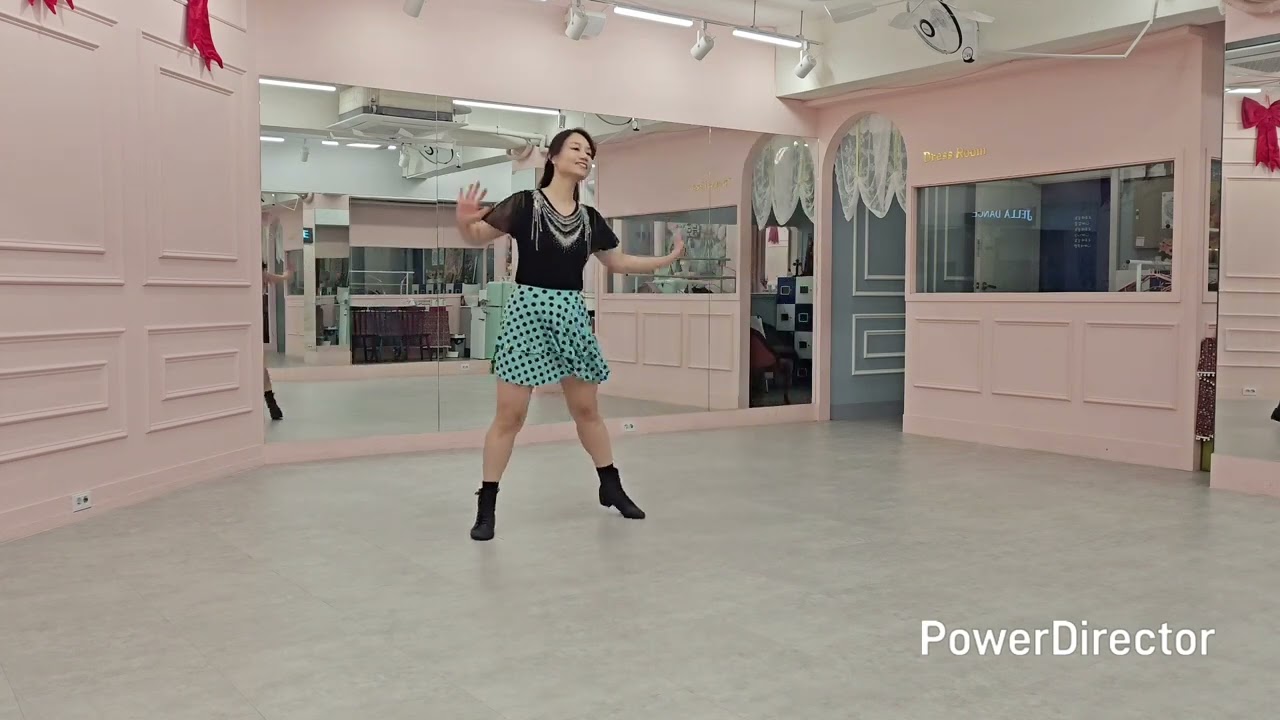 Just Smilling_Line Dance_Absolute Beginner(Demo)