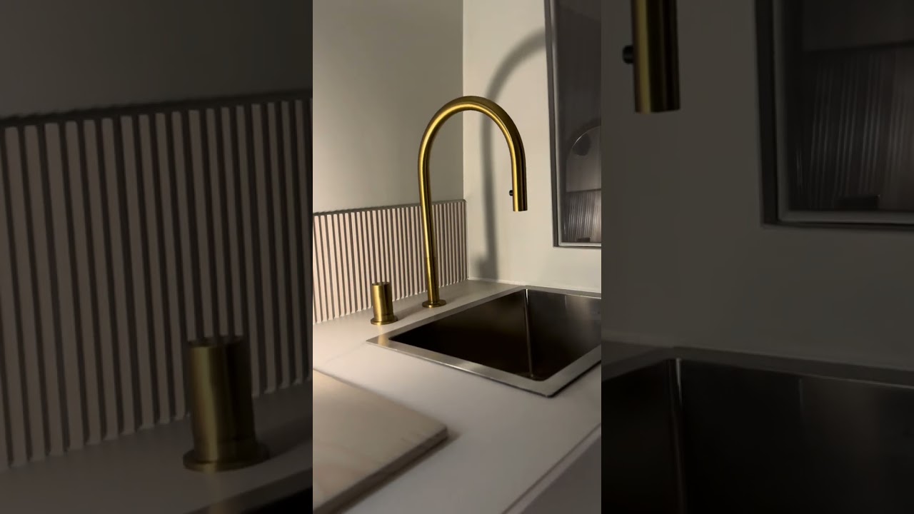 La FURGONETA CAMPER con mejor dise&ntilde;o y PROYECTOR! #tinyhouse #vantour #vanlife #camper #campervan