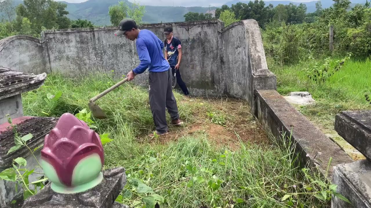 Cleaning the grave of a couple who passed away 40 years ago -P1