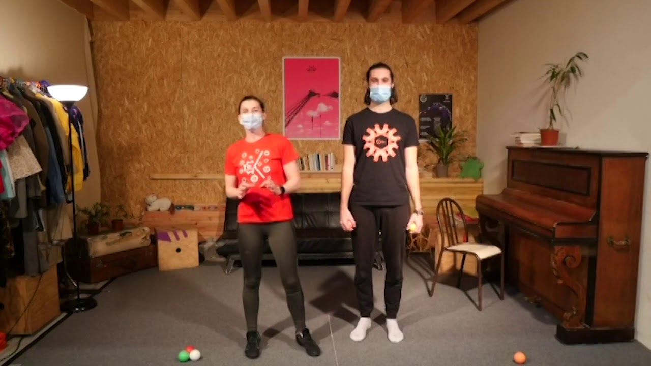 Découverte, Expérience &, Ados : Jonglage Duo Face Croisé avec Astrid et Dimitri