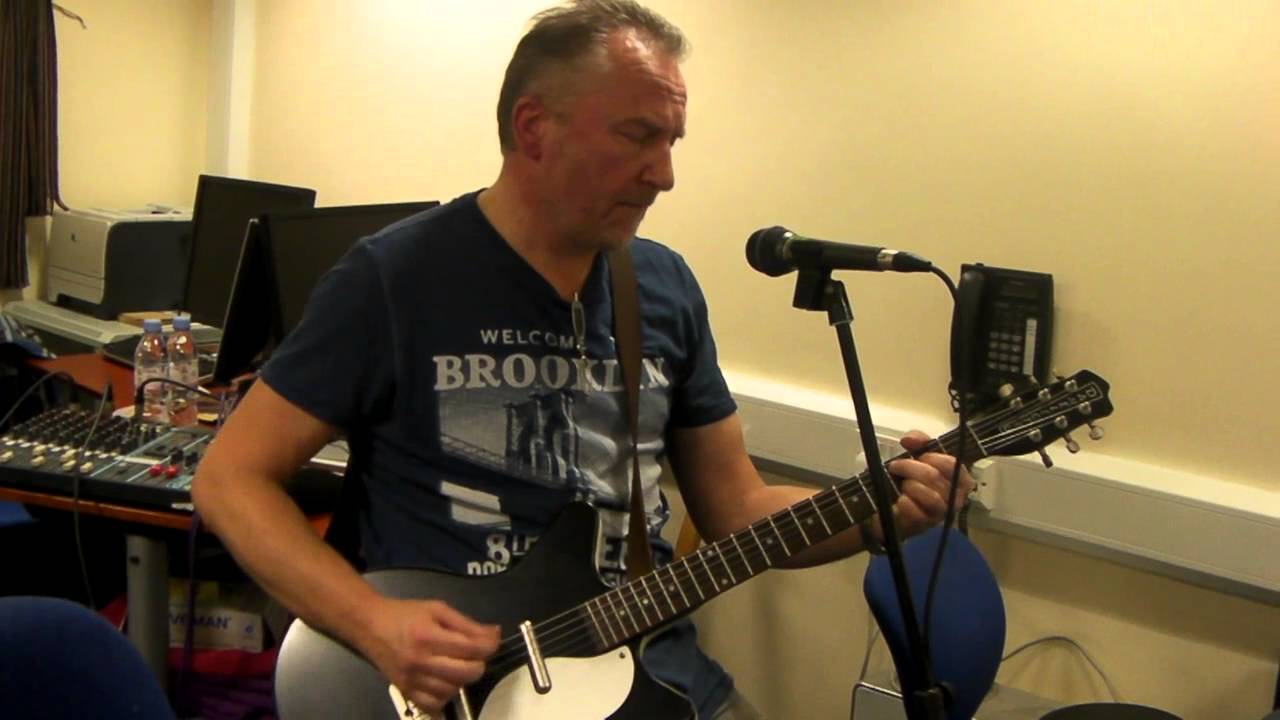 Bad Bob Bates on The Blues Show - I'm On The Floor