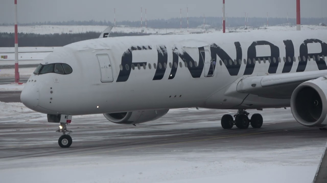 30 MINUTES OF HEAVY SNOW PLANE SPOTTING AT HELSINKI AIRPORT