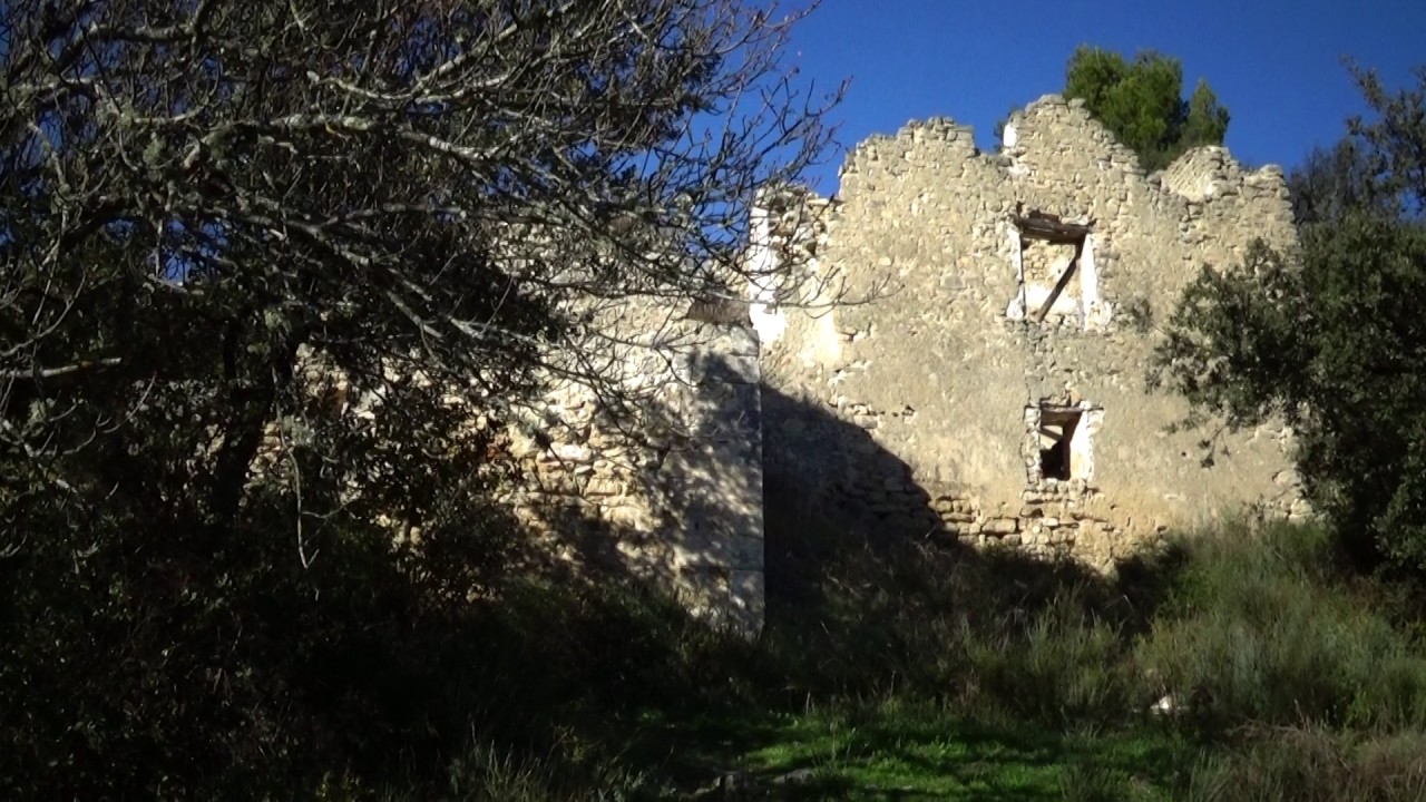 Lagnes (France-Vaucluse)-La maison d&eacute;molie