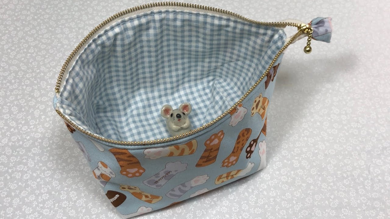 ファスナーの片側を出すのがポイントの💕ガバッとポーチ⭐️A pouch with a wide opening💕