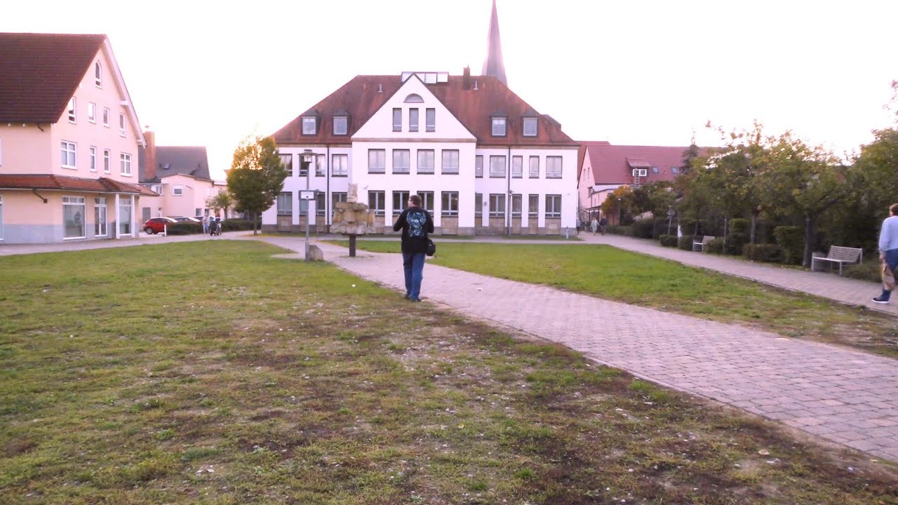 Hirschaid Park mit Teich hinter dem Rathaus Hirschaid Spaziergang mit Justus K&ouml;nig