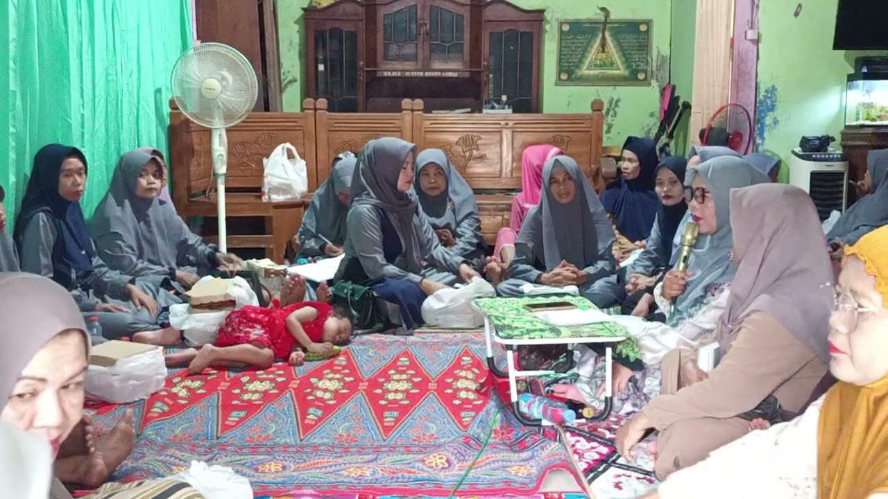 Tausiyah oleh ibu Hajah ba'dik Acara halidayah di rumah ibu paikem RT 04 