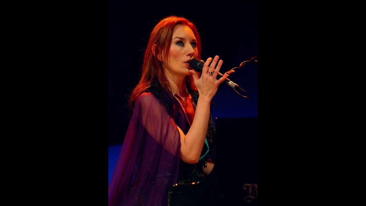 Tori Amos - ‘Northern Lad’ live in Brussels, Belgium (January 19, 2003)