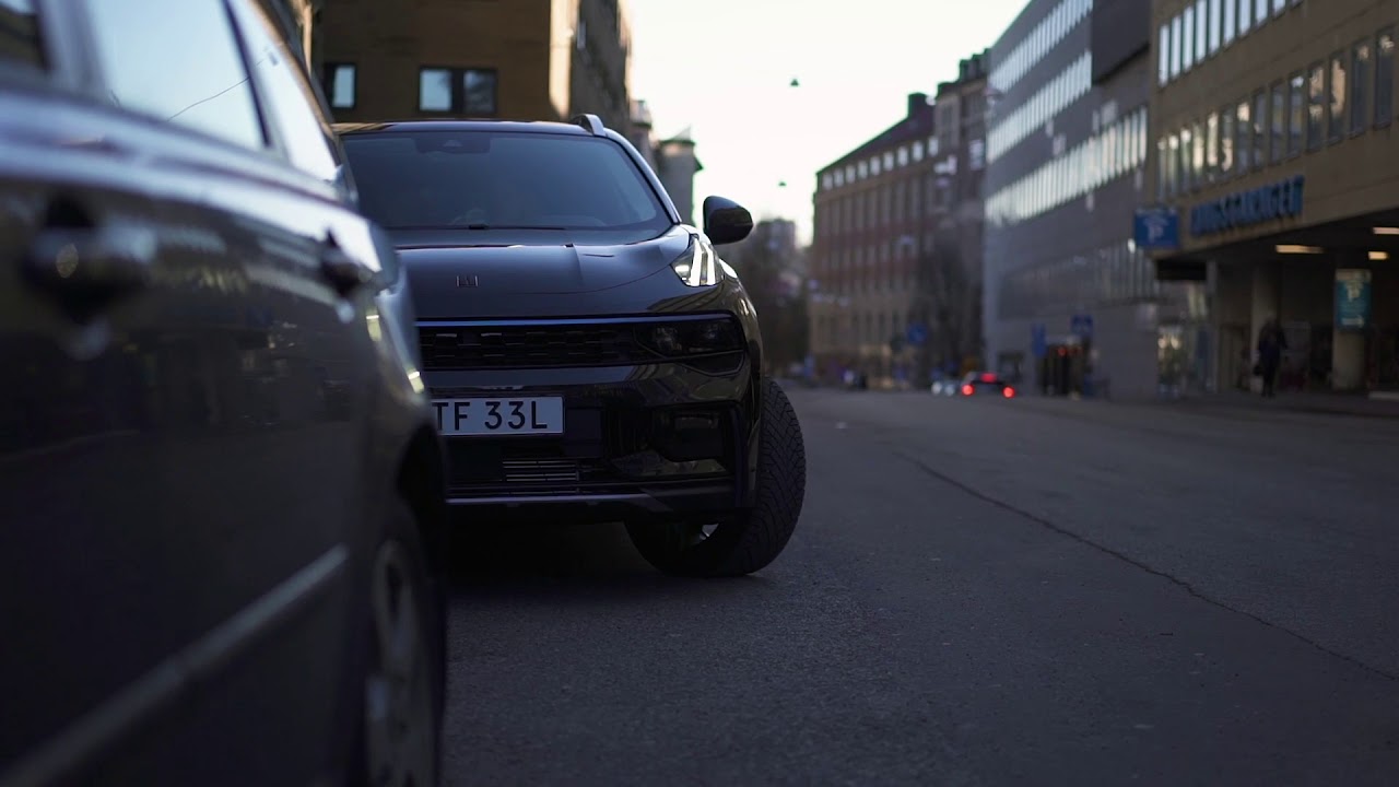 Lynk & Co: Полуавтоматическая парковка