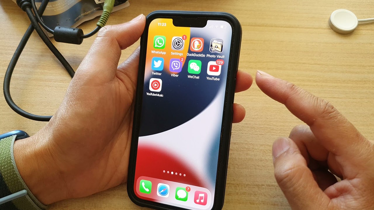 iPhone 13/13 Pro: How to Set Side Button Press & Hold To Open The Classic Voice Control