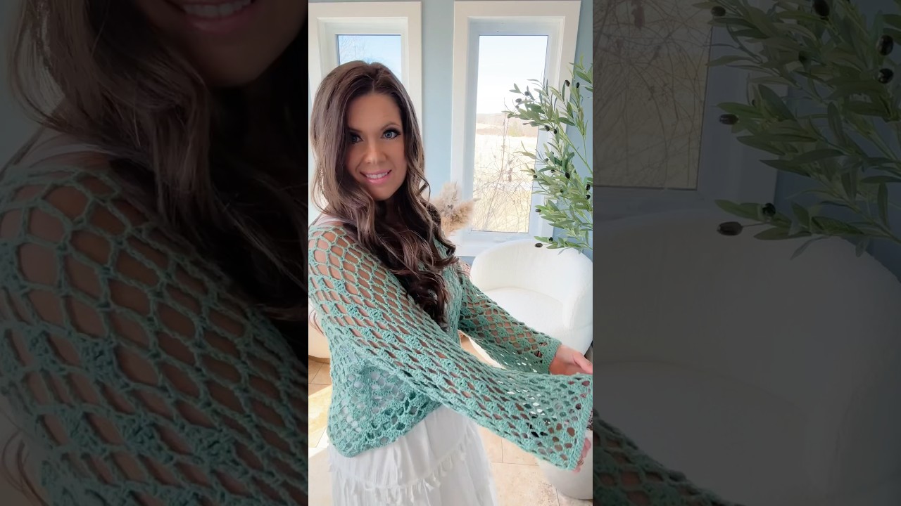 Crochet Summer Top - Easy Lace Stitch Pattern #crochettop #summercrochet #freecrochetpattern