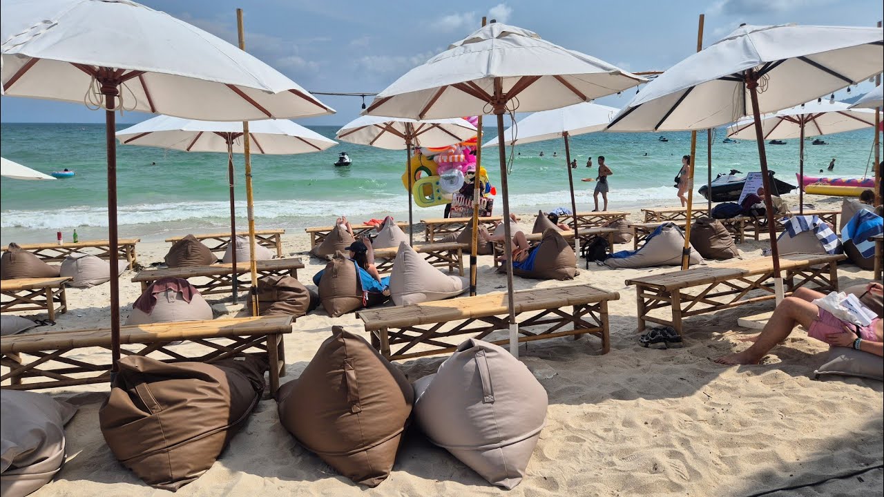 CHAWENG BEACH WALK, WHICH RESORT WOULD YOU CHOSE, KOH SAMUI THAILAND.