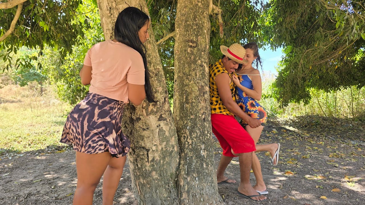 MARIANA FLAGRA MAYKINHO JA COLOCANDO GAIA COM ROZINHA 