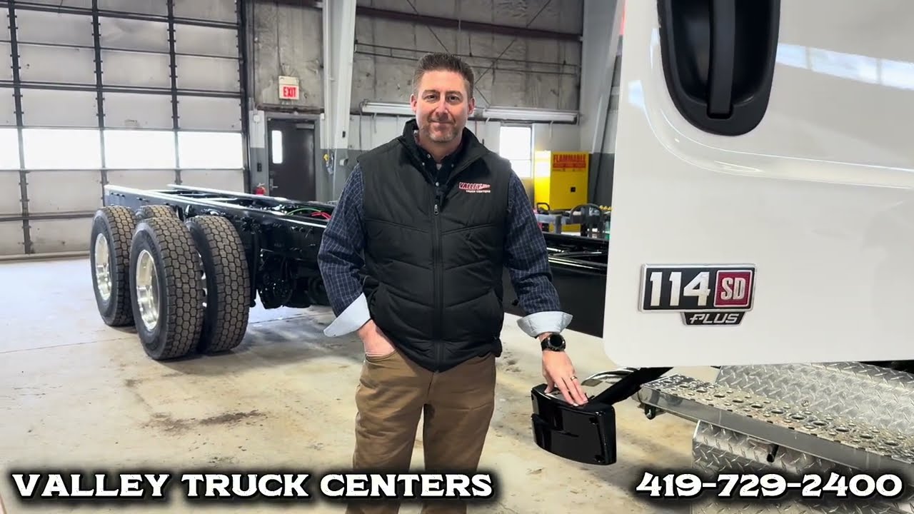 Freightliner 114SD