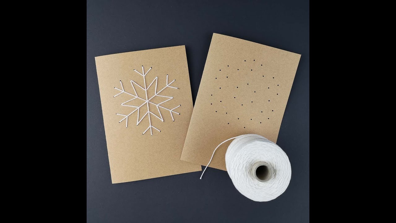 Bestickte Weihnachtskarte mit Schneeflocke und Stern - mit Bastelvorlage & Plotterfreebie