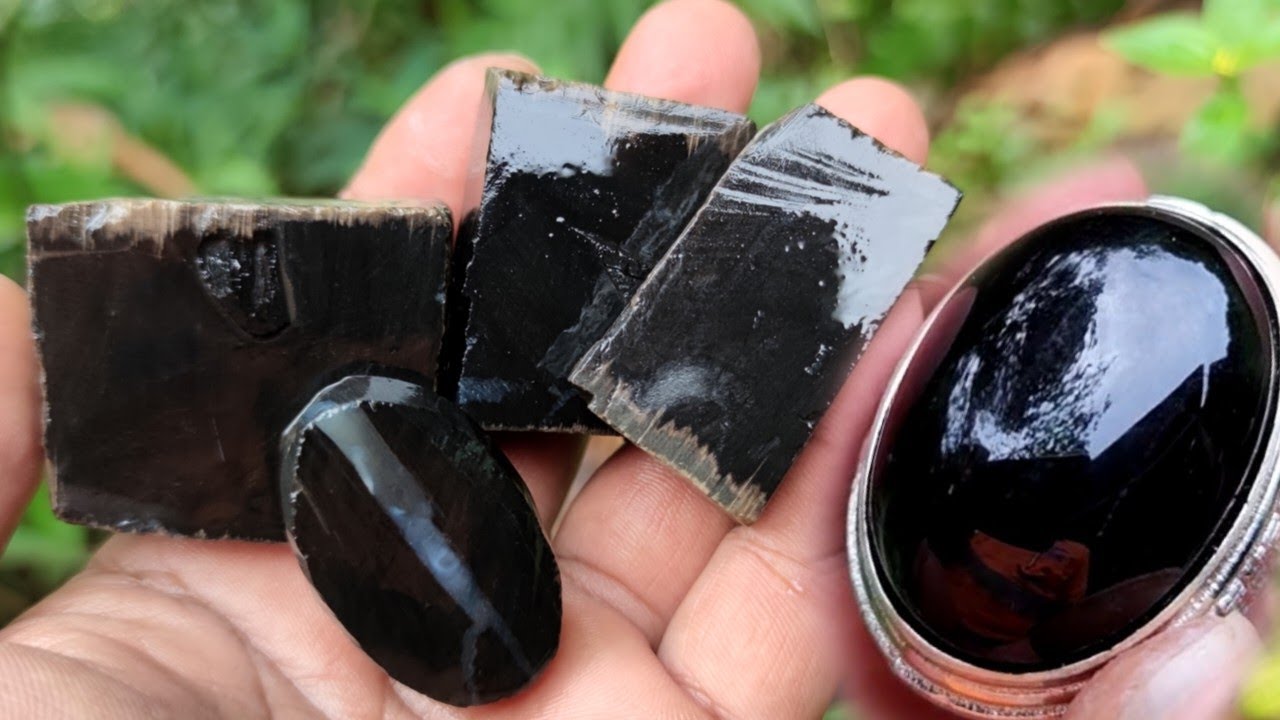 luar biasa...!!! warnanya hitam legam, galih kelor atau  fosil kayu ulin