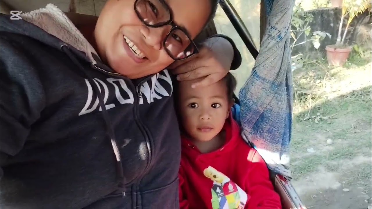 Marunong nang bumili ang batang maliit